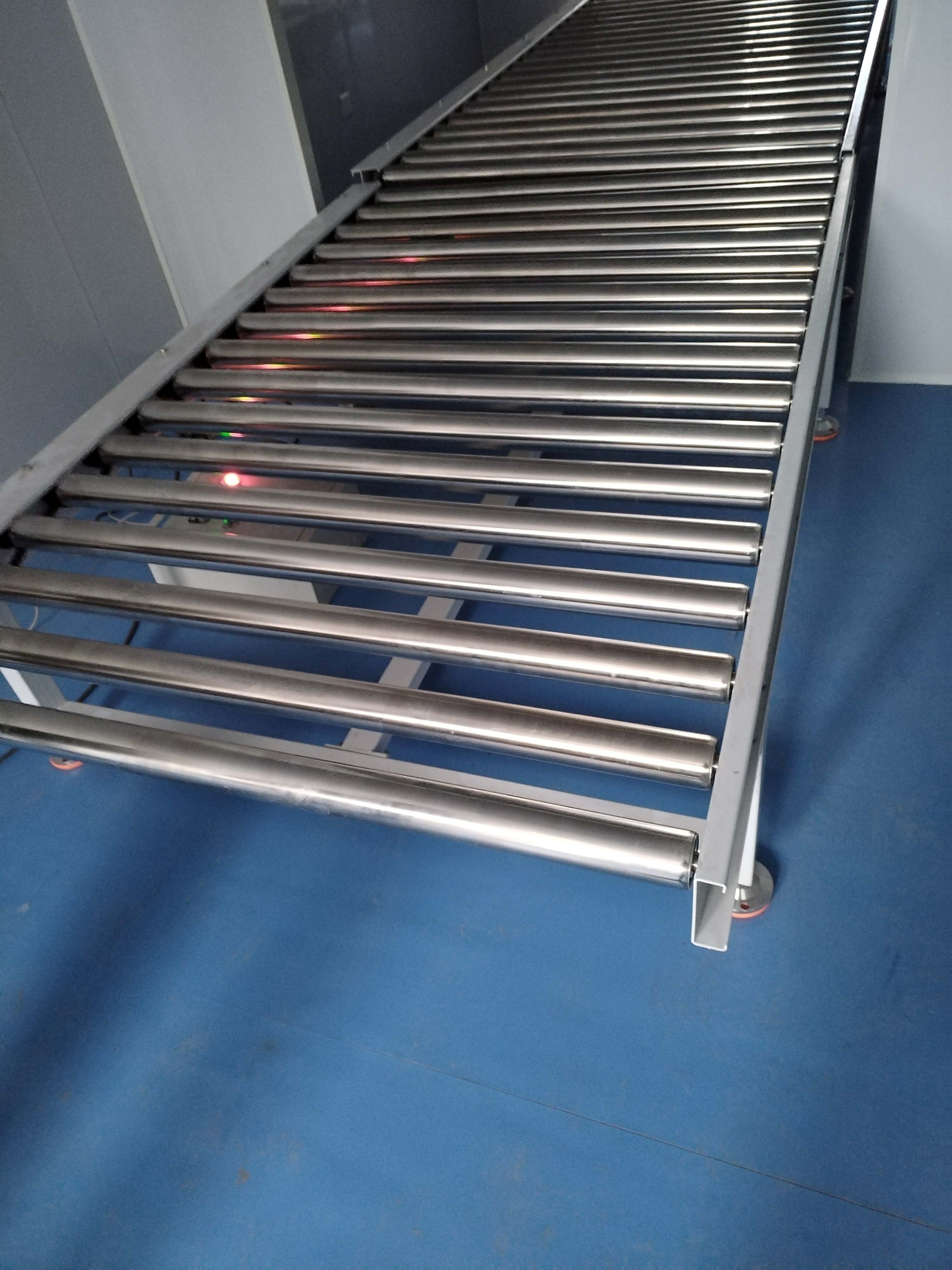 滾筒輸送機(jī)特點(diǎn)，青島樂途行工業(yè)設(shè)備有限公司